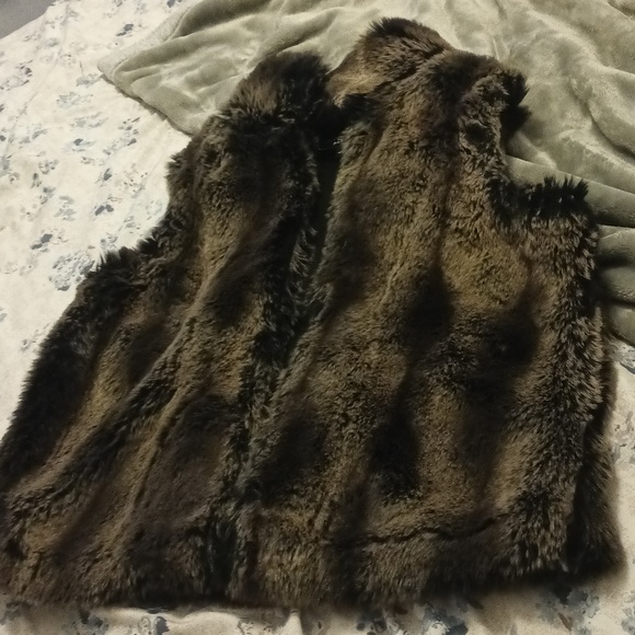 Faux fur vest - Picture 2 of 6